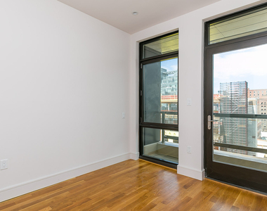 321 Wythe Ave - Photo Thumbnail 9