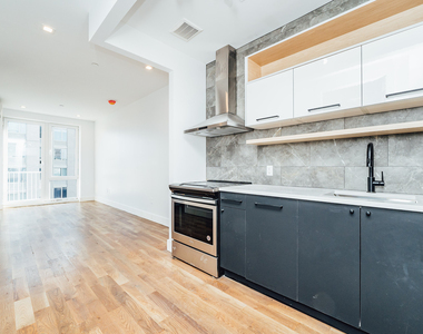 916 Bergen St - Photo Thumbnail 9