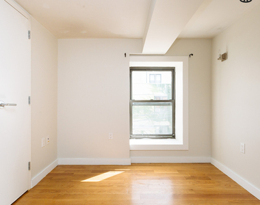 100 Dupont St - Photo Thumbnail 1