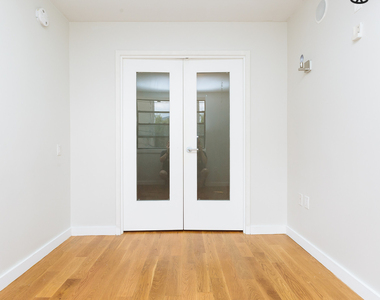 100 Dupont St - Photo Thumbnail 18
