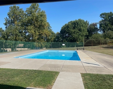 5082 Sanlin Dr - Photo Thumbnail 9