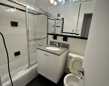 330 East 46th Street - Photo Thumbnail 2