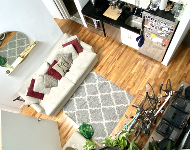 324 Melrose St - Photo Thumbnail 2