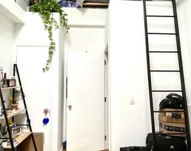 324 Melrose St - Photo Thumbnail 6