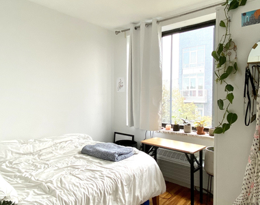 324 Melrose St - Photo Thumbnail 3