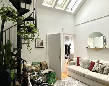 324 Melrose St - Photo Thumbnail 7
