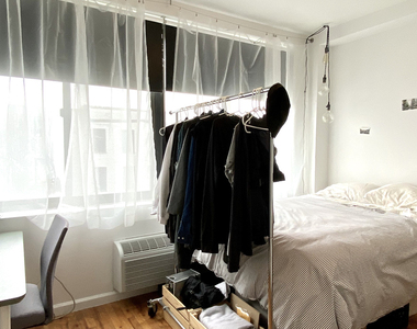324 Melrose St - Photo Thumbnail 4
