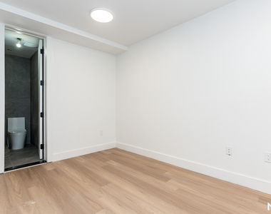 585 Knickerbocker Ave - Photo Thumbnail 4