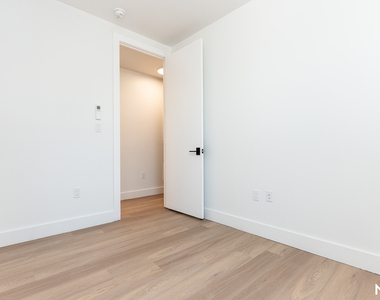 585 Knickerbocker Ave - Photo Thumbnail 14