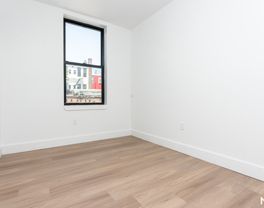 585 Knickerbocker Ave - Photo Thumbnail 16