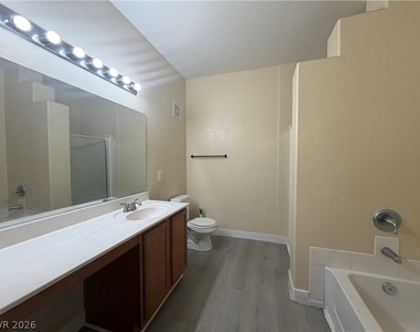 2291 W Horizon Ridge Parkway - Photo Thumbnail 6