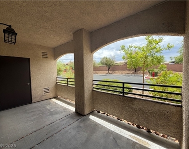 2291 W Horizon Ridge Parkway - Photo Thumbnail 13