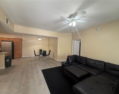 2291 W Horizon Ridge Parkway - Photo Thumbnail 1