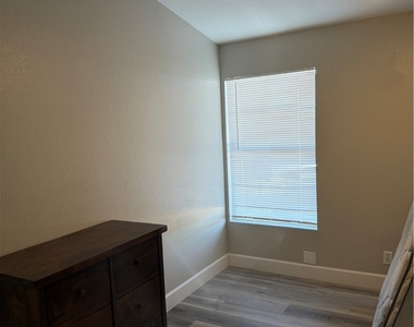 6041 Hafen Ranch Road - Photo Thumbnail 9