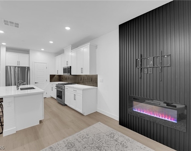 600 N Carriage Hill Drive - Photo Thumbnail 8