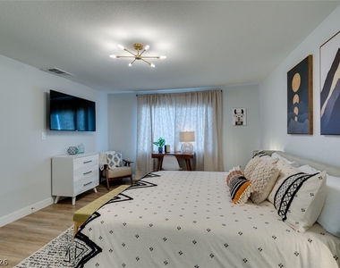 2000 Springview Drive - Photo Thumbnail 10
