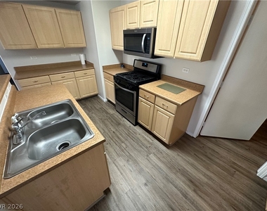 8250 N Grand Canyon Drive - Photo Thumbnail 11