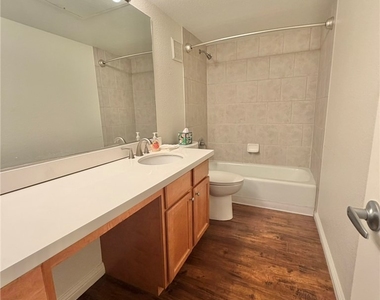 650 Oakmont Avenue - Photo Thumbnail 7