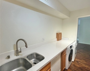 650 Oakmont Avenue - Photo Thumbnail 5