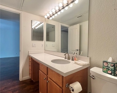 650 Oakmont Avenue - Photo Thumbnail 9