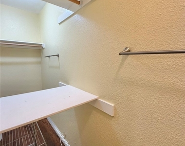 650 Oakmont Avenue - Photo Thumbnail 12