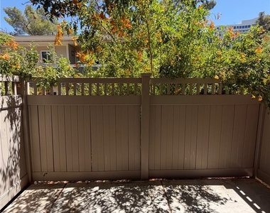 650 Oakmont Avenue - Photo Thumbnail 14
