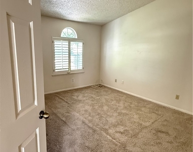 3073 Yankee Clipper Drive - Photo Thumbnail 10