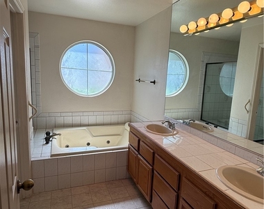 3073 Yankee Clipper Drive - Photo Thumbnail 12