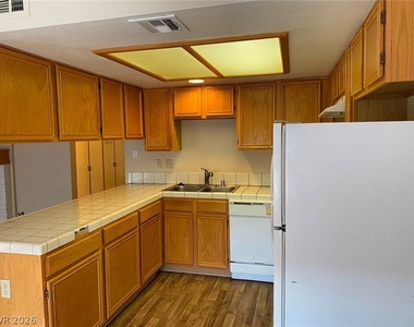 101 Luna Way - Photo Thumbnail 9