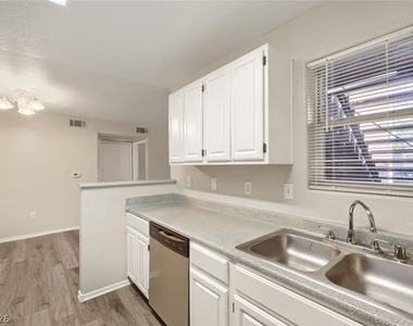 555 E Silverado Ranch Boulevard - Photo Thumbnail 13