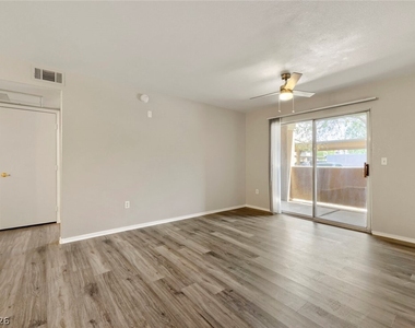 555 E Silverado Ranch Boulevard - Photo Thumbnail 8