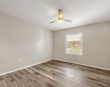 555 E Silverado Ranch Boulevard - Photo Thumbnail 15
