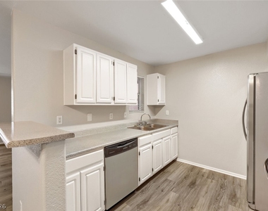 555 E Silverado Ranch Boulevard - Photo Thumbnail 11