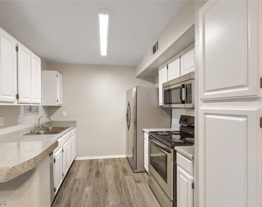 555 E Silverado Ranch Boulevard - Photo Thumbnail 10