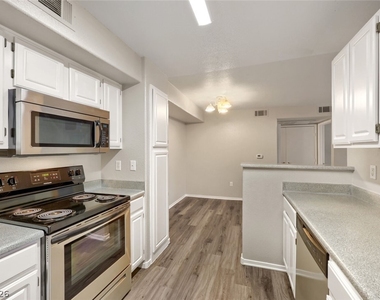 555 E Silverado Ranch Boulevard - Photo Thumbnail 12
