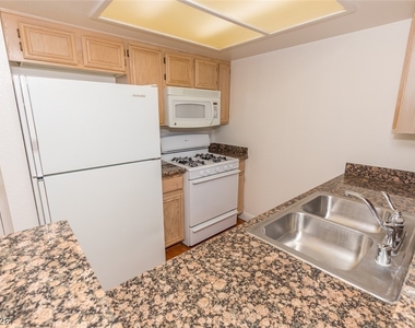 8070 W Russell Road - Photo Thumbnail 8