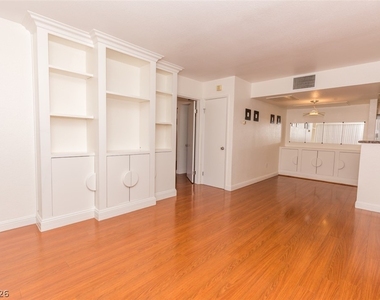 8070 W Russell Road - Photo Thumbnail 4