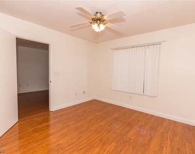 8070 W Russell Road - Photo Thumbnail 12