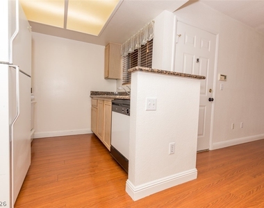8070 W Russell Road - Photo Thumbnail 5