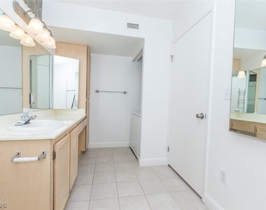 8070 W Russell Road - Photo Thumbnail 14