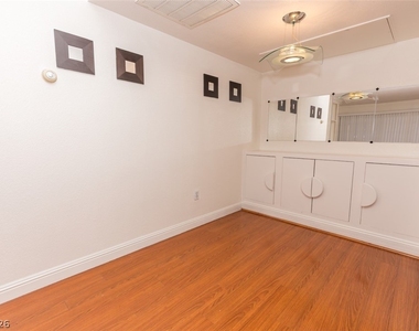 8070 W Russell Road - Photo Thumbnail 10