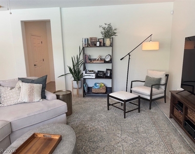2925 Green Falls Avenue - Photo Thumbnail 4
