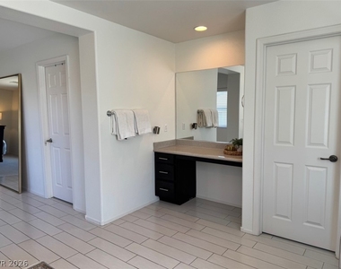 2925 Green Falls Avenue - Photo Thumbnail 16