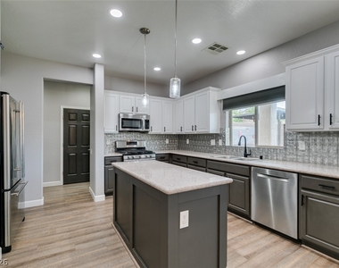 1129 Emanuel Street - Photo Thumbnail 21