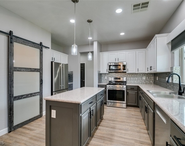 1129 Emanuel Street - Photo Thumbnail 20