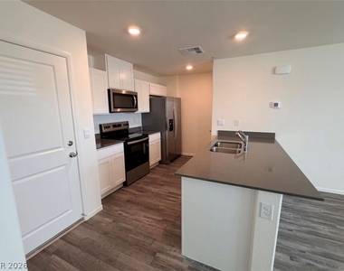 4980 Apple Mesa Avenue - Photo Thumbnail 7