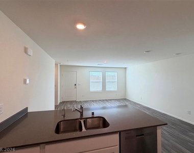 4980 Apple Mesa Avenue - Photo Thumbnail 9
