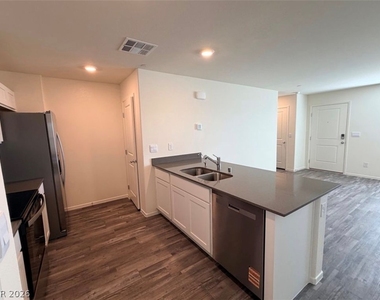 4980 Apple Mesa Avenue - Photo Thumbnail 8