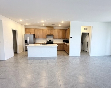 4256 Scarlet Cob Avenue - Photo Thumbnail 6