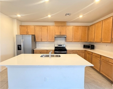 4256 Scarlet Cob Avenue - Photo Thumbnail 8